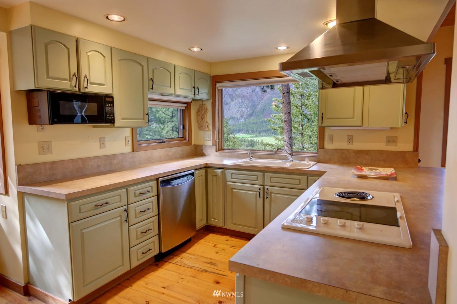 17 Cassal Road Winthrop, WA 98862 - Photo 11 of 28 a kitchen with stainless steel appliances granite countertop a stove a sink and a microwave