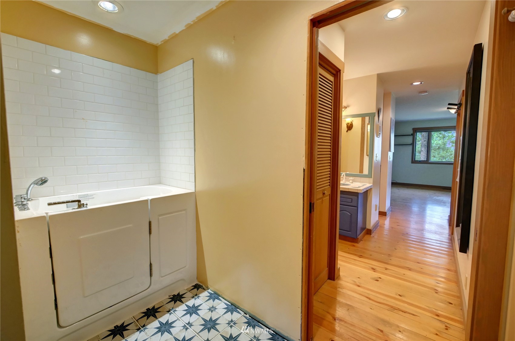 17 Cassal Road Winthrop, WA 98862 - Photo 17 of 28 a bathroom with a sink and a mirror