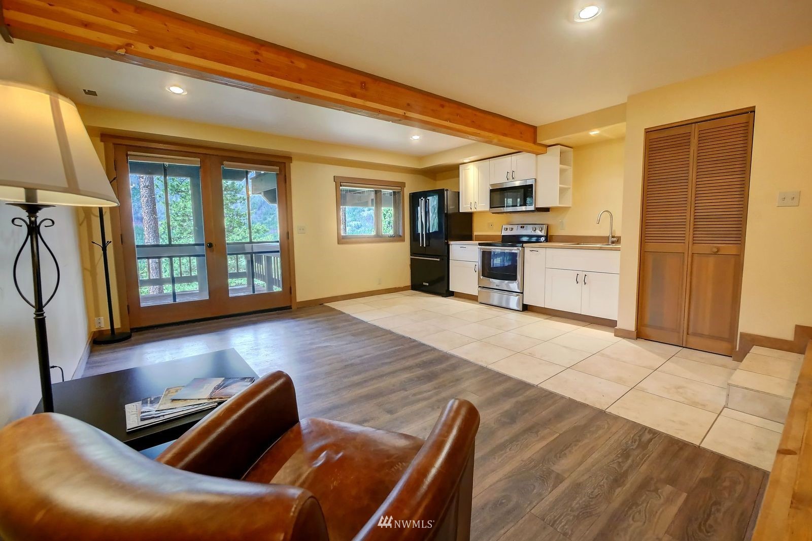 17 Cassal Road Winthrop, WA 98862 - Photo 20 of 28 a living room with furniture and a wooden floor