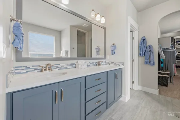 $825,000 | 1086 North Redspire Avenue, Star, ID 83669