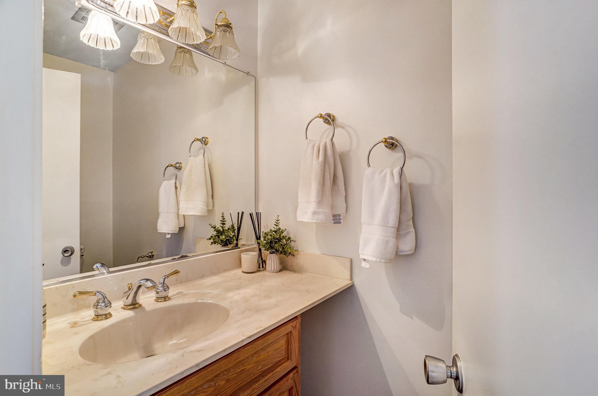 7709 Brandon Way Manassas, VA 20109 - Photo 20 of 40 a bathroom with a sink vanity and a mirror