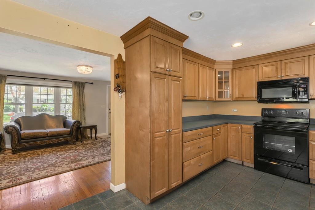 30 Arrowhead Road Bellingham, MA 02019 - Photo 7 of 28 Gallery Image 7