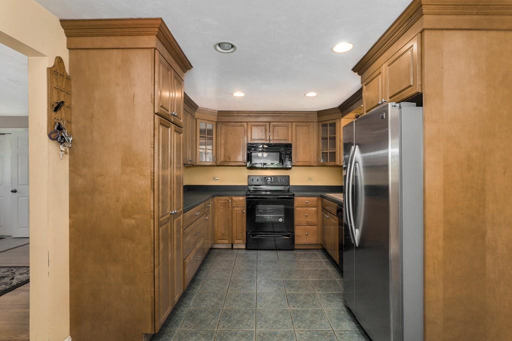 30 Arrowhead Road Bellingham, MA 02019 - Photo 9 of 28 Gallery Image 9