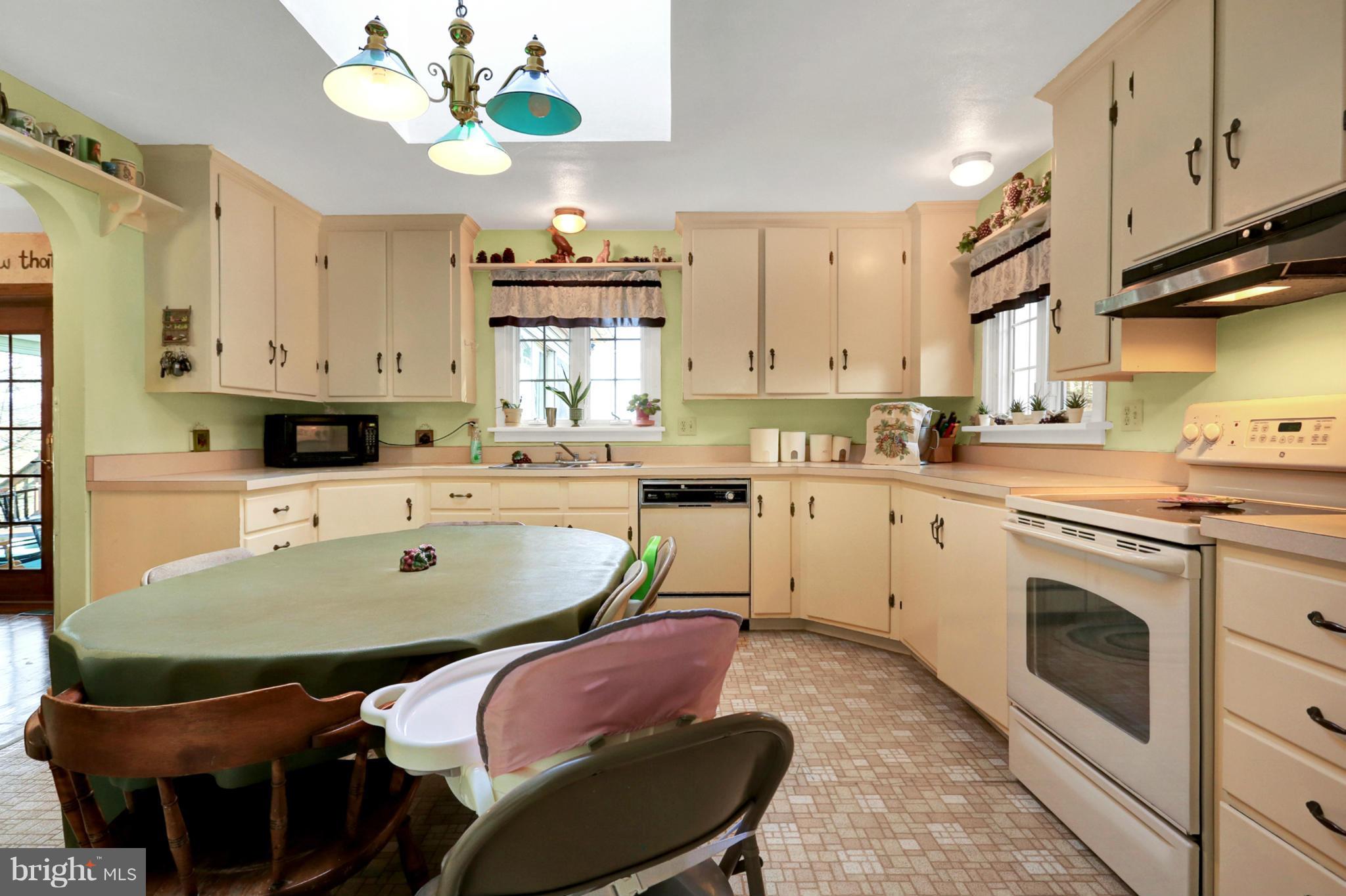 6120 Marsh Road Waynesboro, PA 17268 - Photo 14 of 27 Kitchen