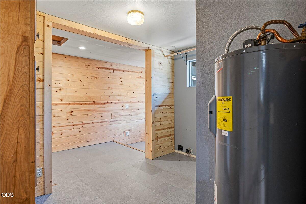645 Northwest 7th Street Redmond, OR 97756 - Photo 21 of 37