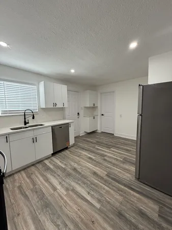 $2,300 | 705 Stanford Street, Unit A, Houston, TX 77019