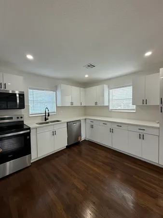 $2,300 | 705 Stanford Street, Unit A, Houston, TX 77019