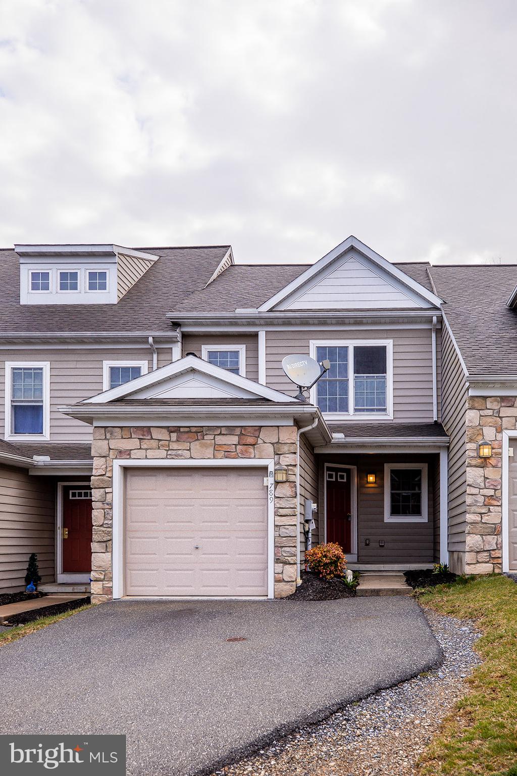 789 Keller Drive Lititz, PA 17543 - Photo 2 of 39