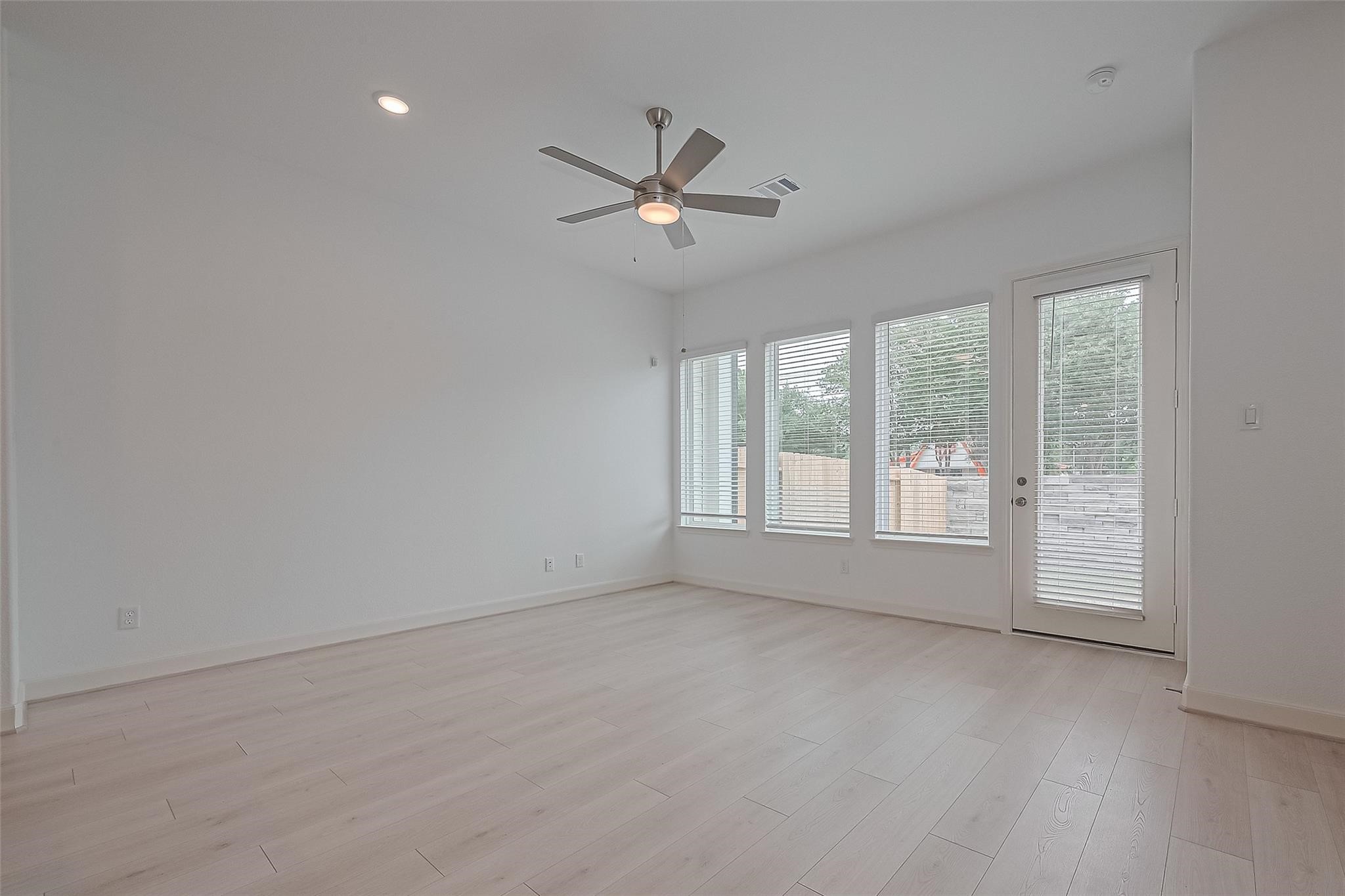 8913 Grovner Place Houston, TX 77080 - Photo 9 of 44