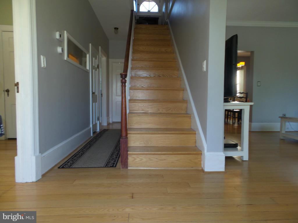 611 Edwards Ferry Road Northeast Leesburg, VA 20176 - Photo 3 of 30 Foyer