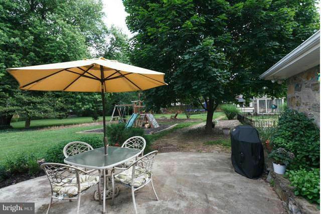 611 Edwards Ferry Road Northeast Leesburg, VA 20176 - Photo 26 of 30 Patio