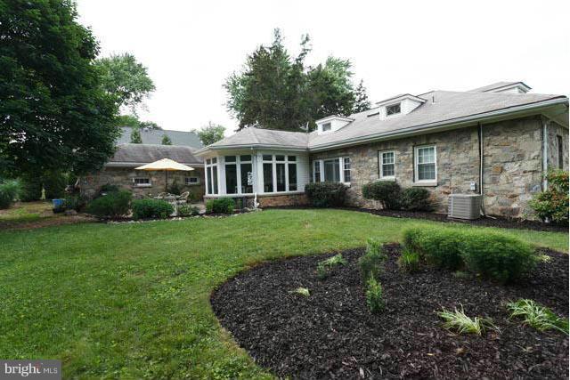 611 Edwards Ferry Road Northeast Leesburg, VA 20176 - Photo 27 of 30 Exterior/Back-Yard