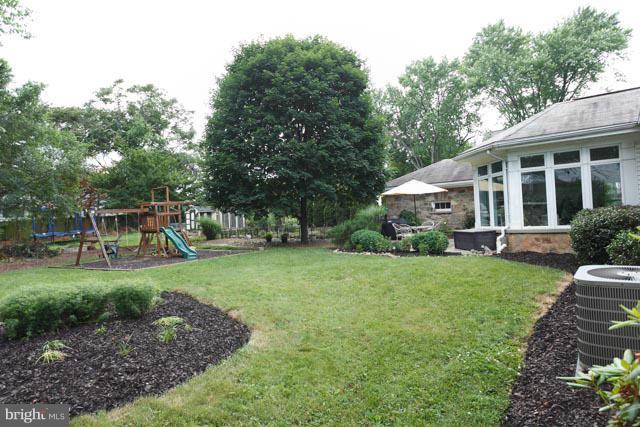 611 Edwards Ferry Road Northeast Leesburg, VA 20176 - Photo 28 of 30 Exterior/Back-Yard