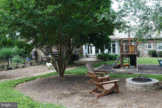 611 Edwards Ferry Road Northeast Leesburg, VA 20176 - Photo 29 of 30 Exterior/Back-Yard