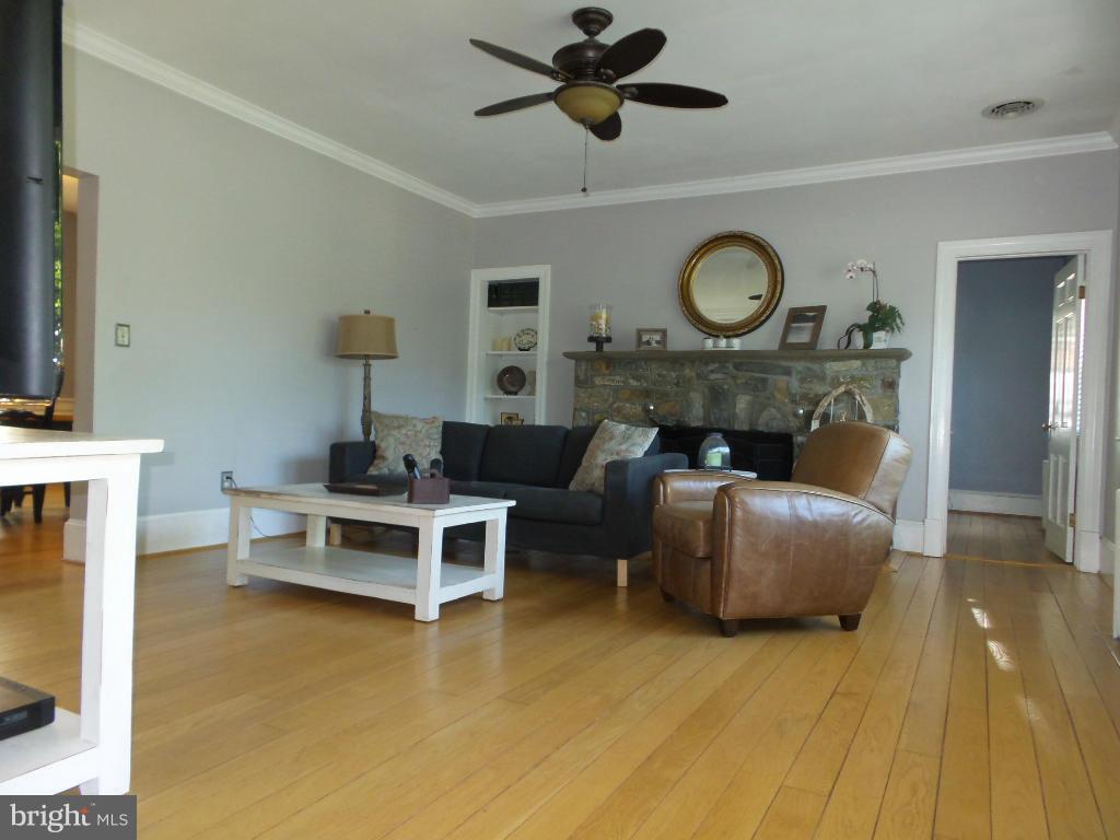 611 Edwards Ferry Road Northeast Leesburg, VA 20176 - Photo 4 of 30 Family Room