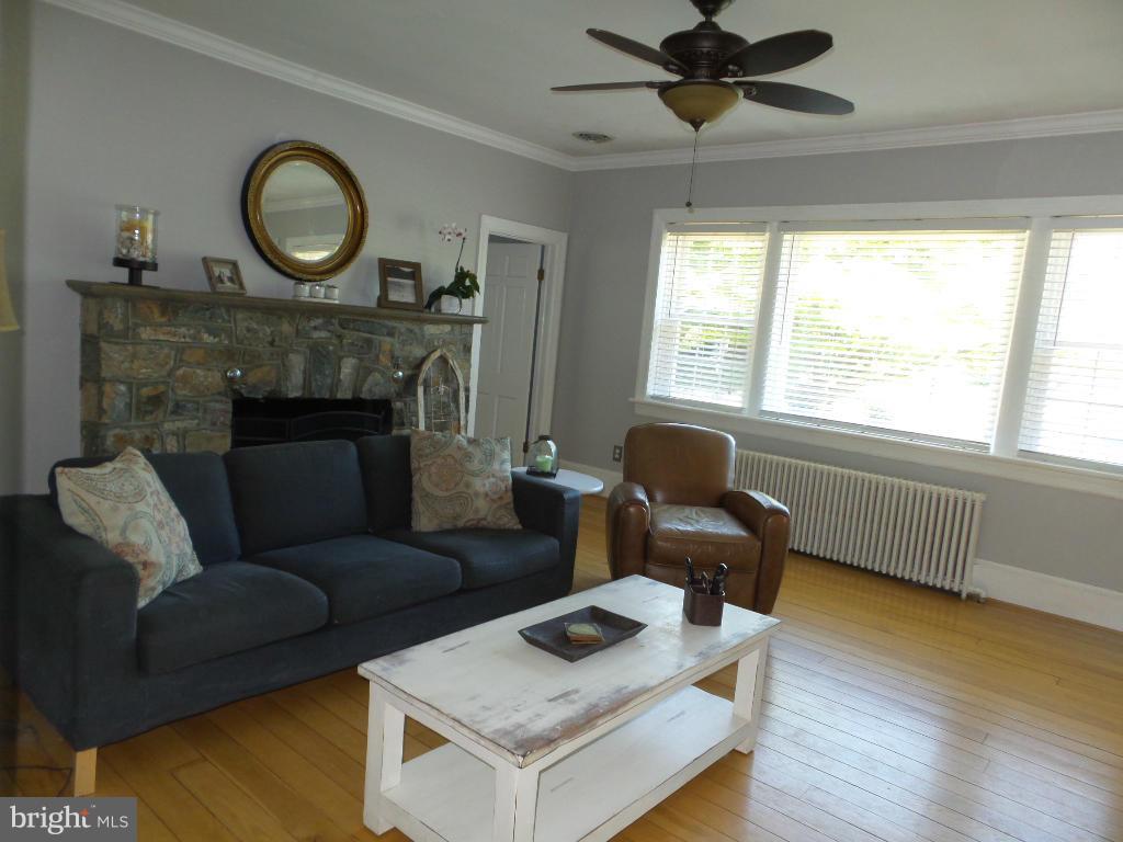 611 Edwards Ferry Road Northeast Leesburg, VA 20176 - Photo 6 of 30 Family Room