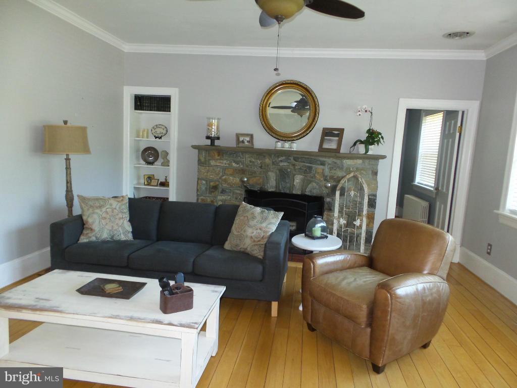 611 Edwards Ferry Road Northeast Leesburg, VA 20176 - Photo 7 of 30 Family Room