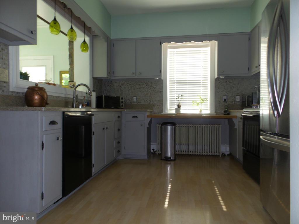 611 Edwards Ferry Road Northeast Leesburg, VA 20176 - Photo 10 of 30 Kitchen