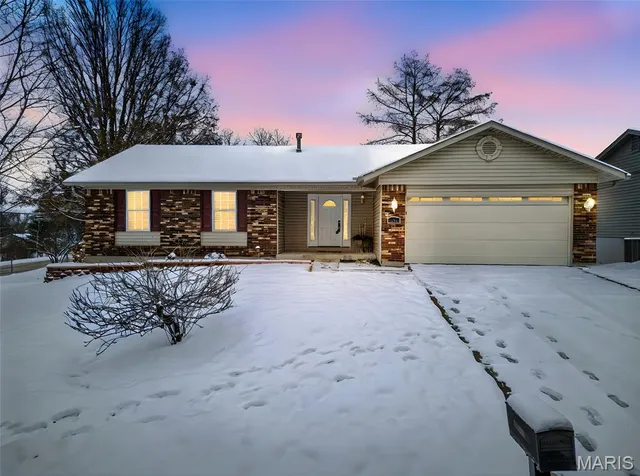 $322,000 | 201 Westminster Drive, St. Peters, MO 63376