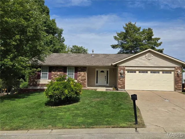 $322,000 | 201 Westminster Drive, St. Peters, MO 63376