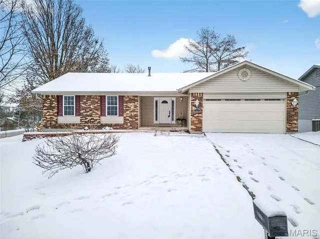 $322,000 | 201 Westminster Drive, St. Peters, MO 63376