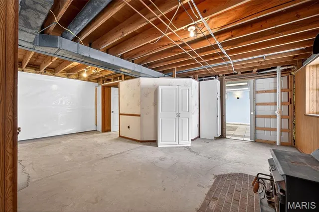 $322,000 | 201 Westminster Drive, St. Peters, MO 63376