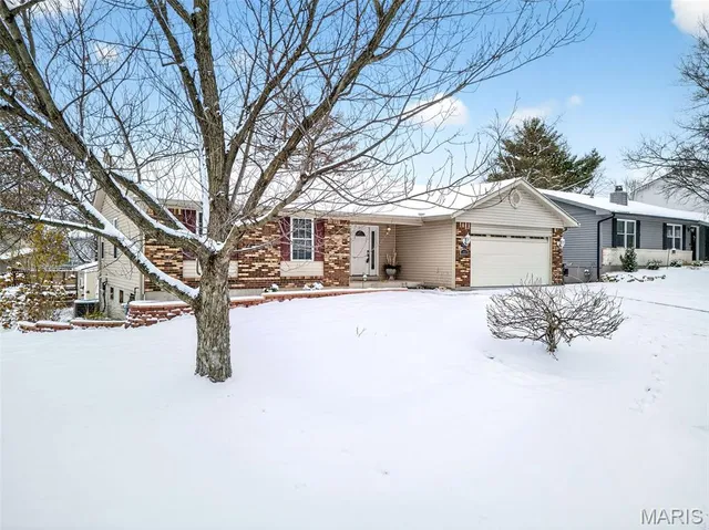 $322,000 | 201 Westminster Drive, St. Peters, MO 63376