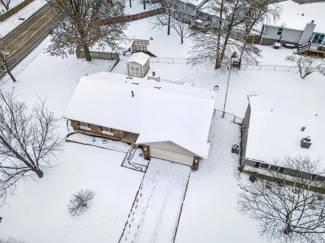 $322,000 | 201 Westminster Drive, St. Peters, MO 63376