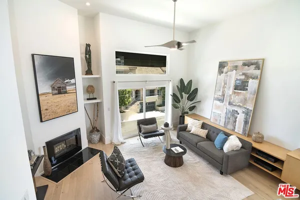 $1,200,000 | 12217 Rochester Avenue, Unit 1, Los Angeles, CA 90025