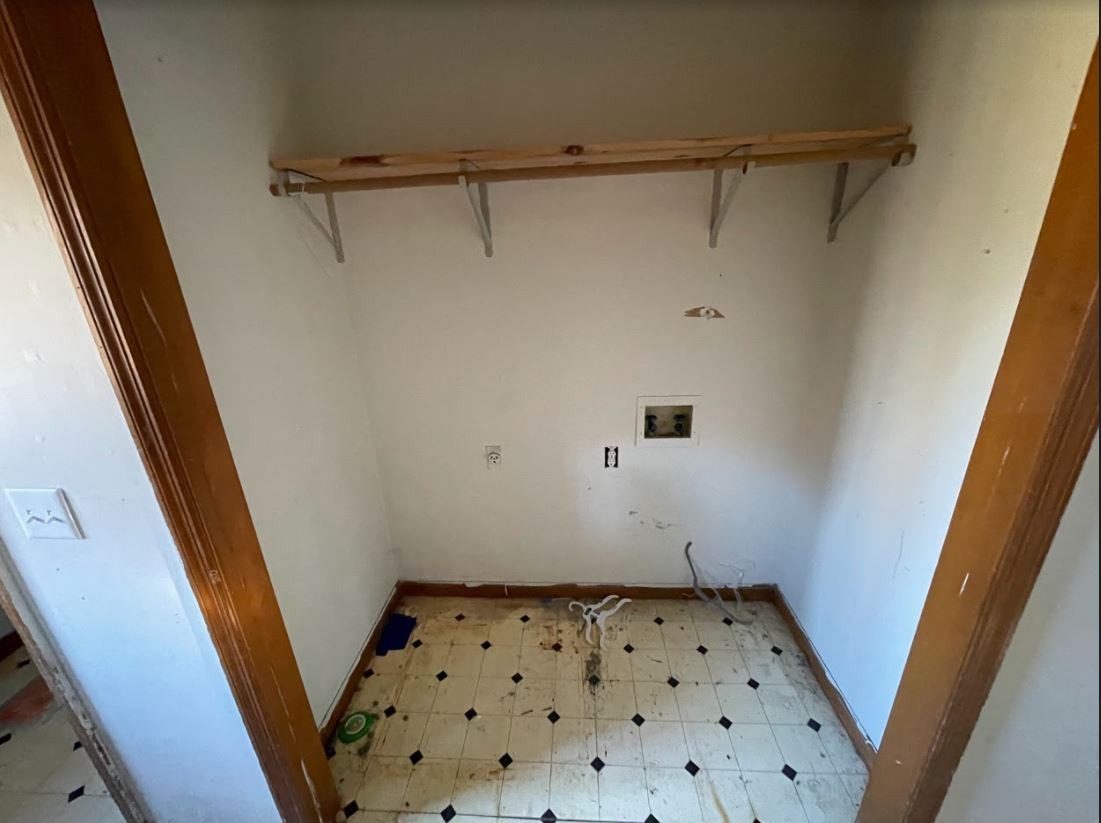 150 Scenic Drive Spring City, TN 37381 - Photo 6 of 13 a bathroom with a sink and a shower