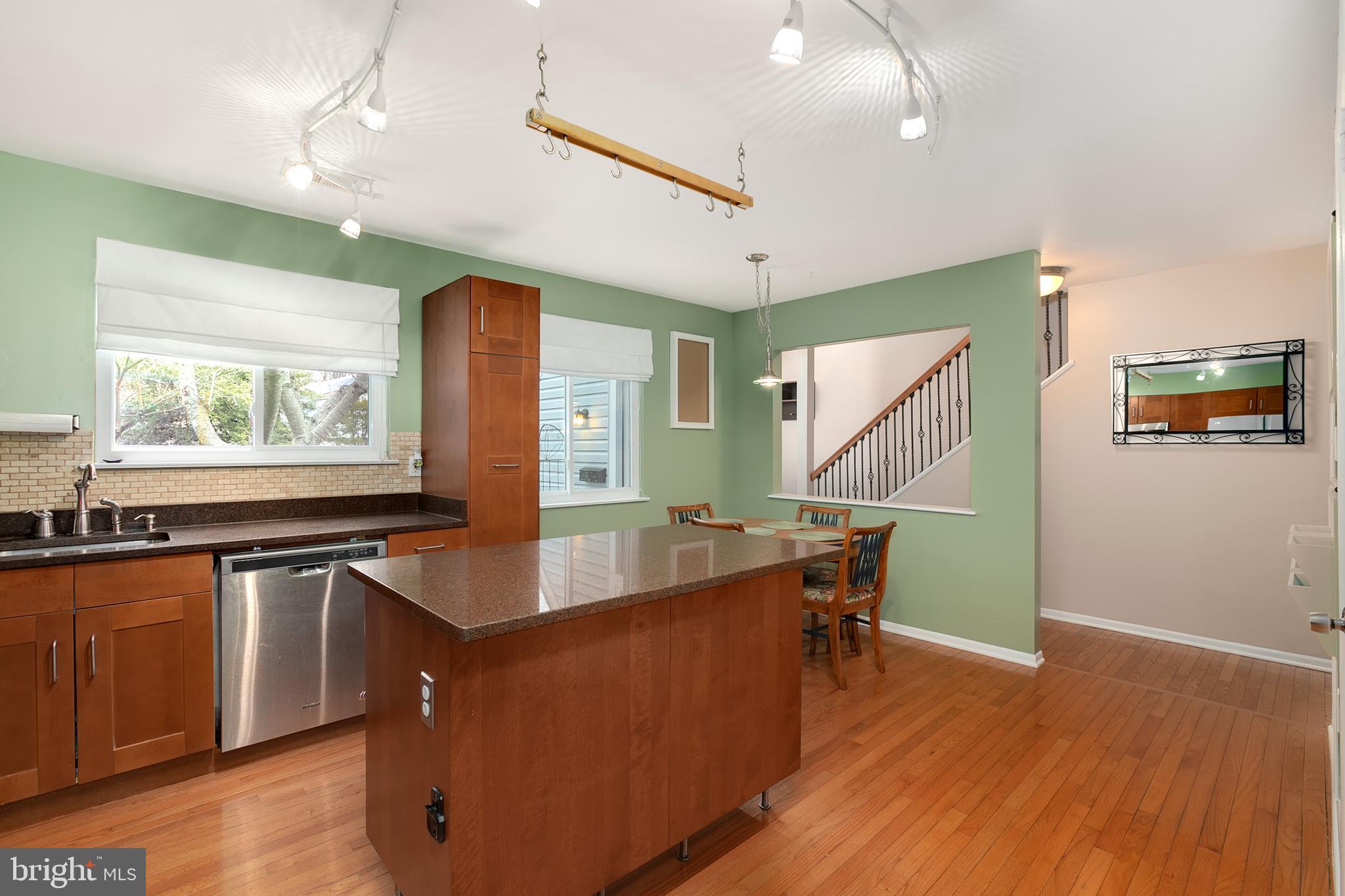 1524 Goldenrain Court Reston, VA 20190 - Photo 11 of 38 Gallery Image 11