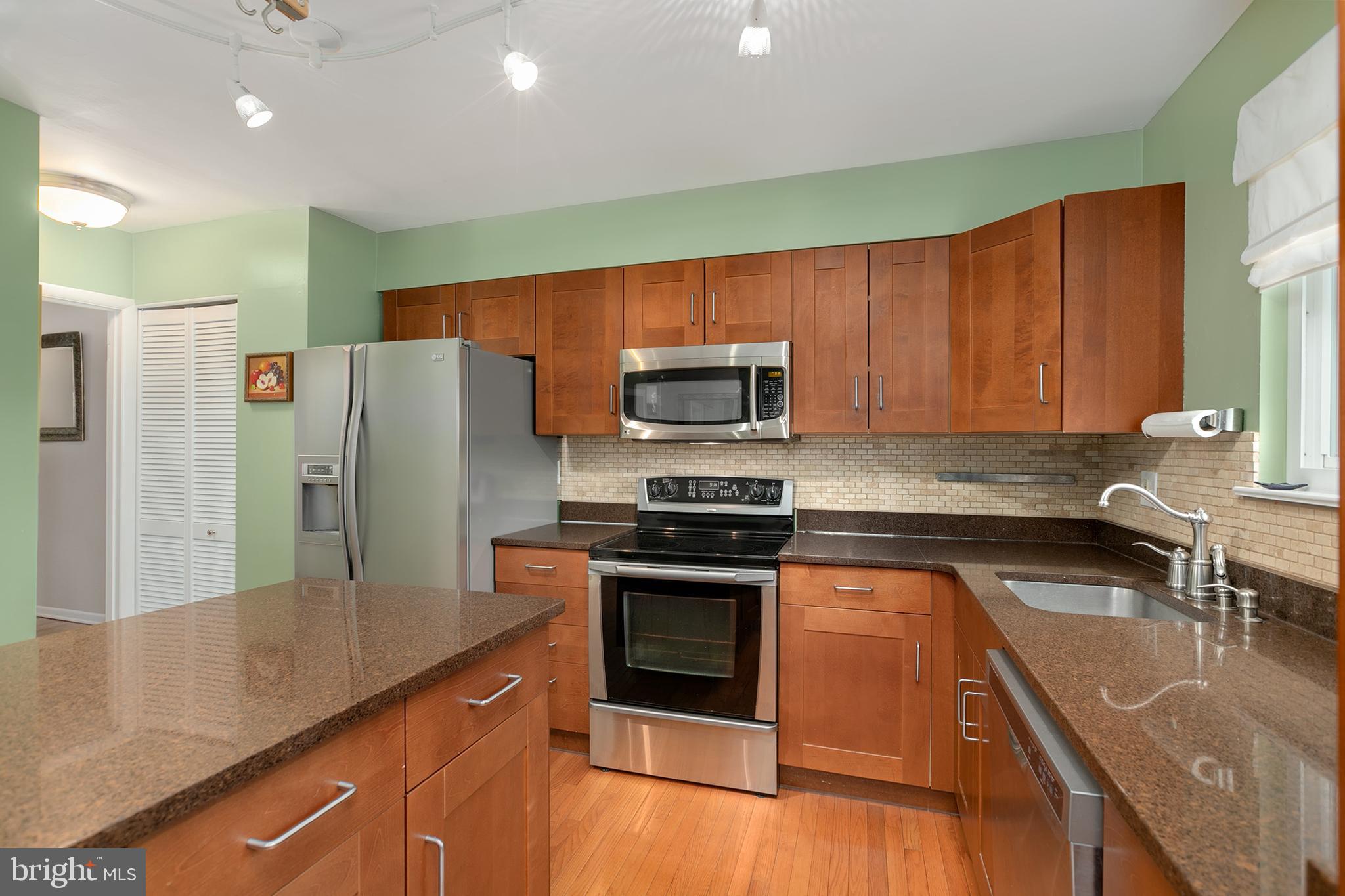 1524 Goldenrain Court Reston, VA 20190 - Photo 13 of 38 Gallery Image 13