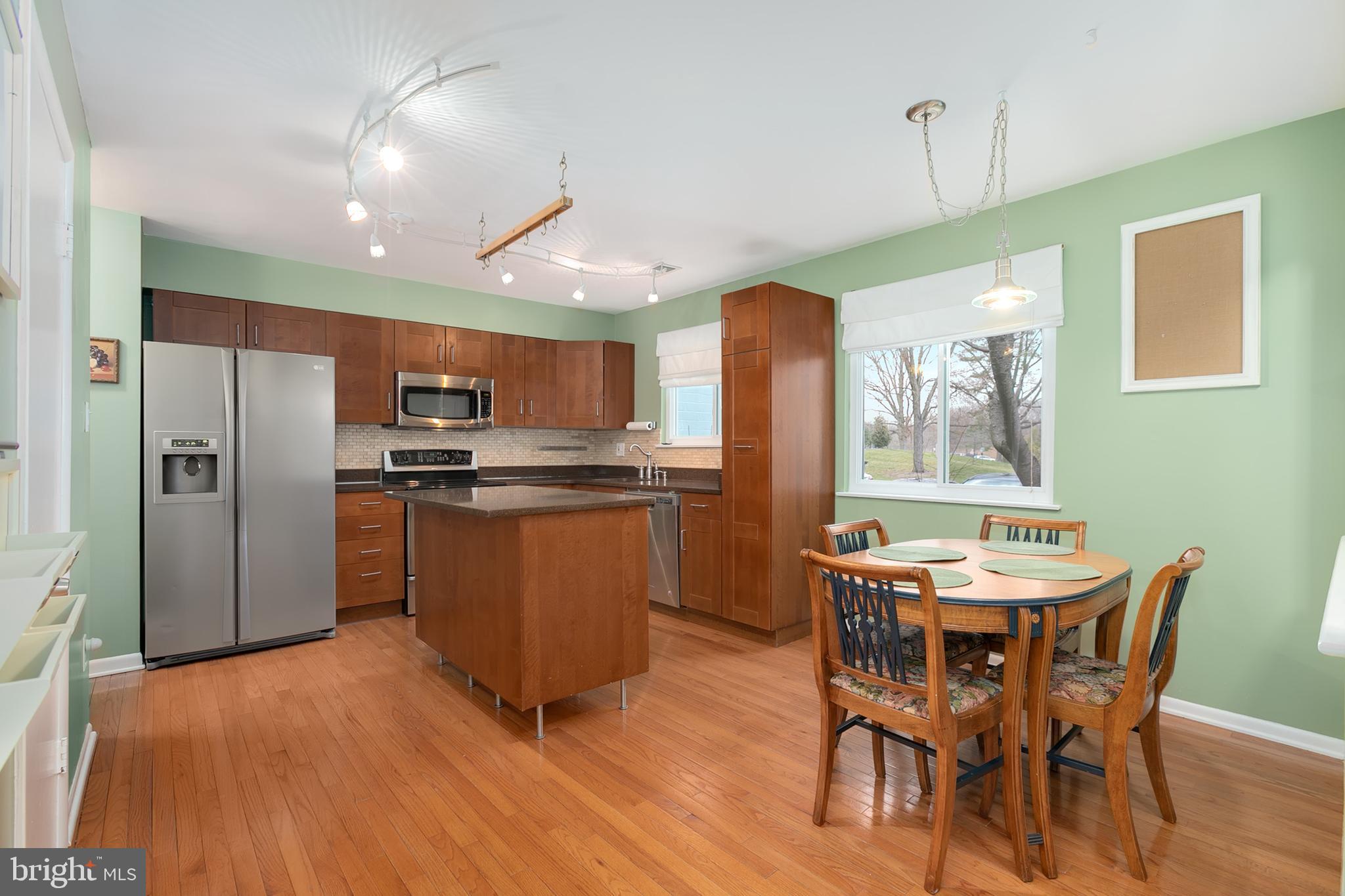 1524 Goldenrain Court Reston, VA 20190 - Photo 15 of 38 Gallery Image 15