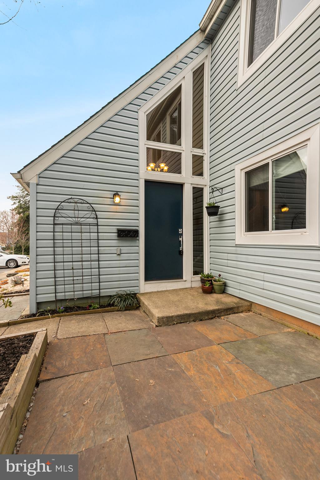 1524 Goldenrain Court Reston, VA 20190 - Photo 4 of 38 Gallery Image 4