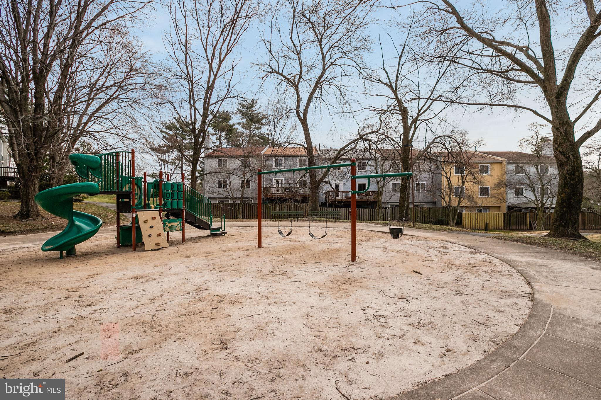 1524 Goldenrain Court Reston, VA 20190 - Photo 37 of 38 Gallery Image 37