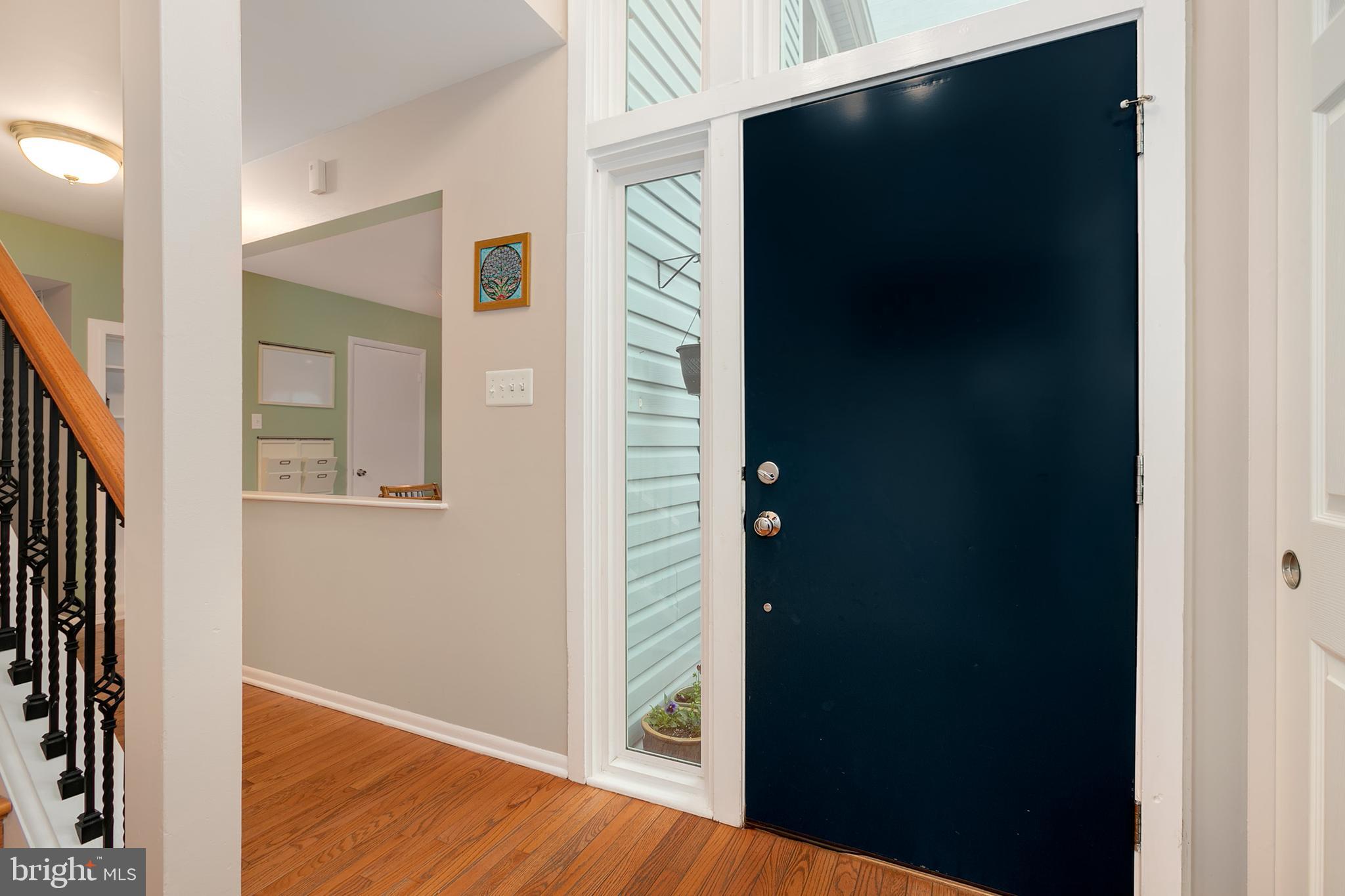 1524 Goldenrain Court Reston, VA 20190 - Photo 5 of 38 Gallery Image 5