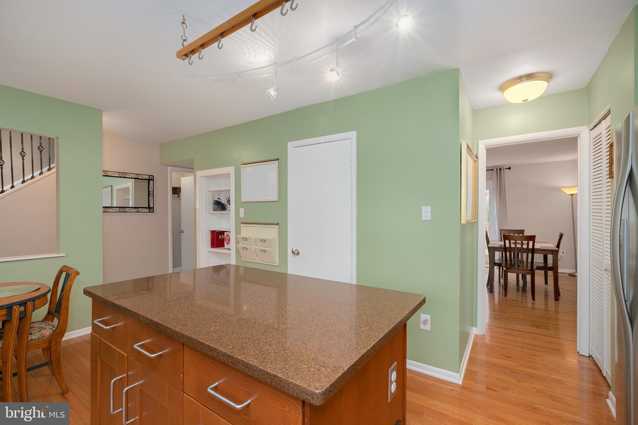 1524 Goldenrain Court Reston, VA 20190 - Photo 10 of 38 Gallery Image 10