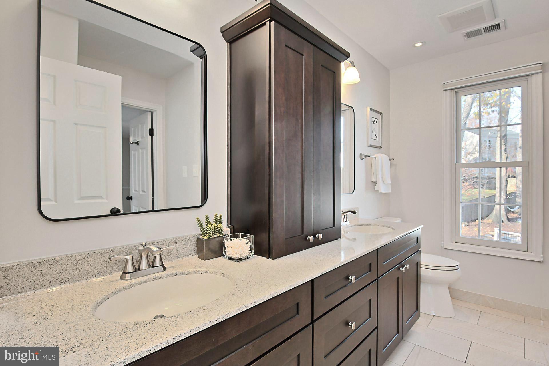 12584 Rock Ridge Road Herndon, VA 20170 - Photo 19 of 28 Oversized+ UPDATED Shared Bath w/ 2 Sinks+ Linen