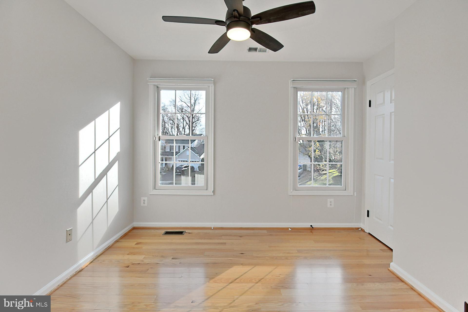 12584 Rock Ridge Road Herndon, VA 20170 - Photo 21 of 28 Bed #4 w/ Wood Floors, CF, RI Clst + Elfa Shelving