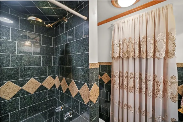 $999,900 | 300 Bradley Road, Lake Forest, IL 60045