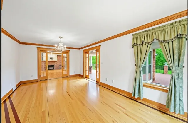 $999,900 | 300 Bradley Road, Lake Forest, IL 60045