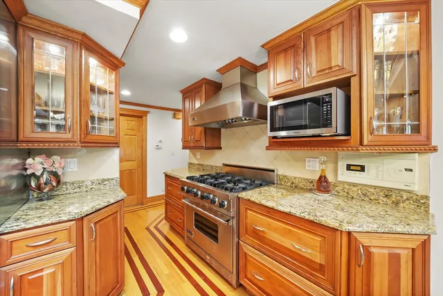 $999,900 | 300 Bradley Road, Lake Forest, IL 60045