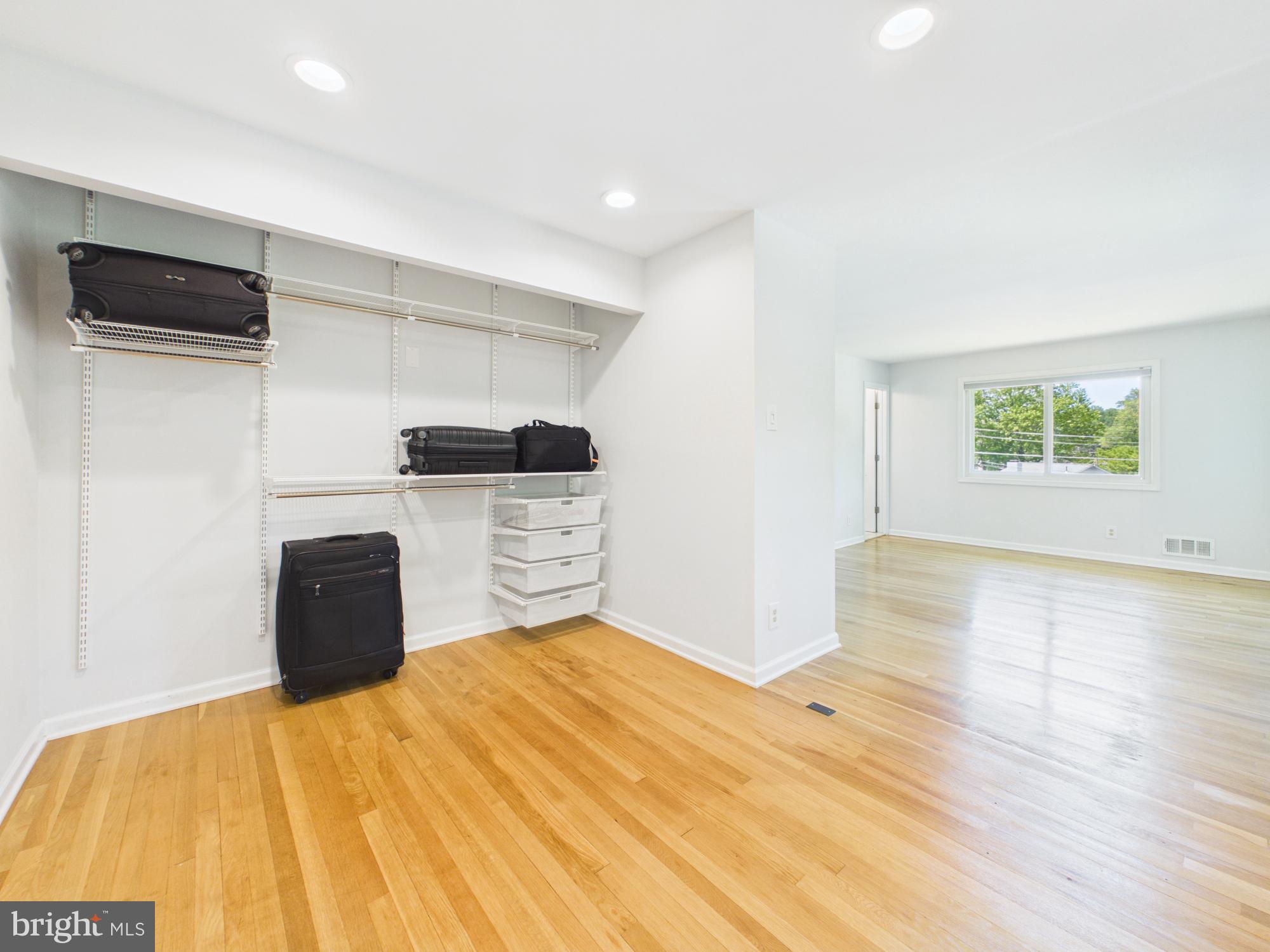 5512 Kathleen Place Springfield, VA 22151 - Photo 26 of 42 Spacious, bright room with natural light.