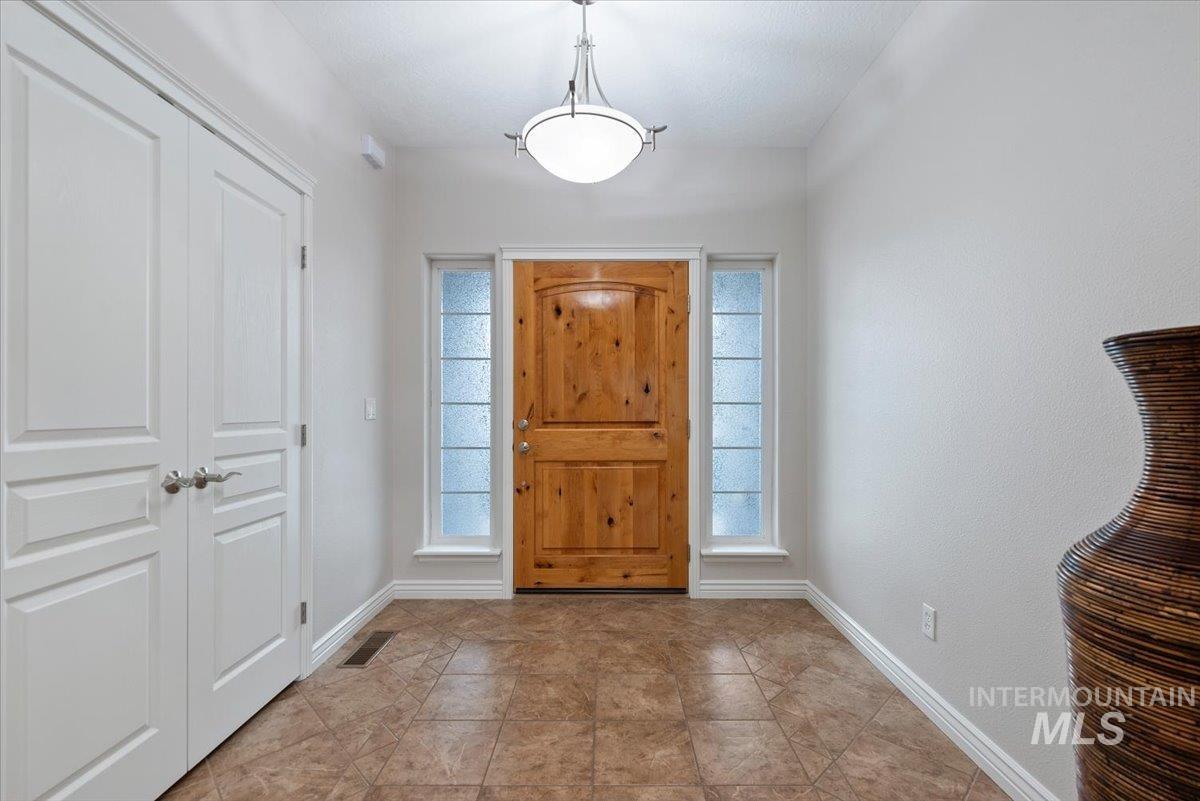 3758 South Merrivale Way Meridian, ID 83642 - Photo 5 of 50