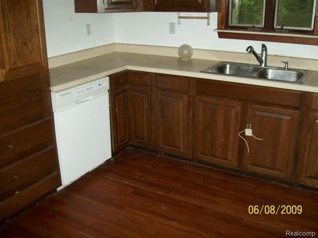 1756 North State Road Carsonville, MI 48419 - Photo 5 of 10 21 Kitchen