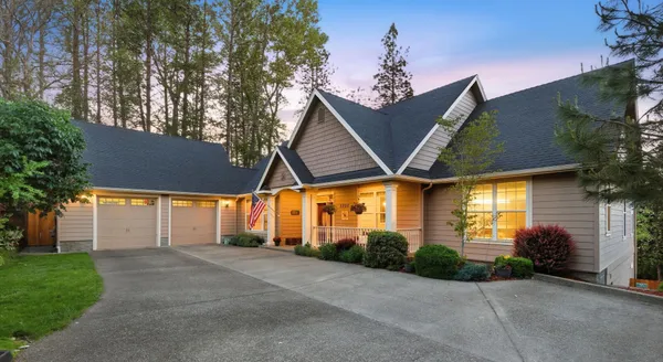 $899,000 | 2202 Southeast Linden Lane, Grants Pass, OR 97527