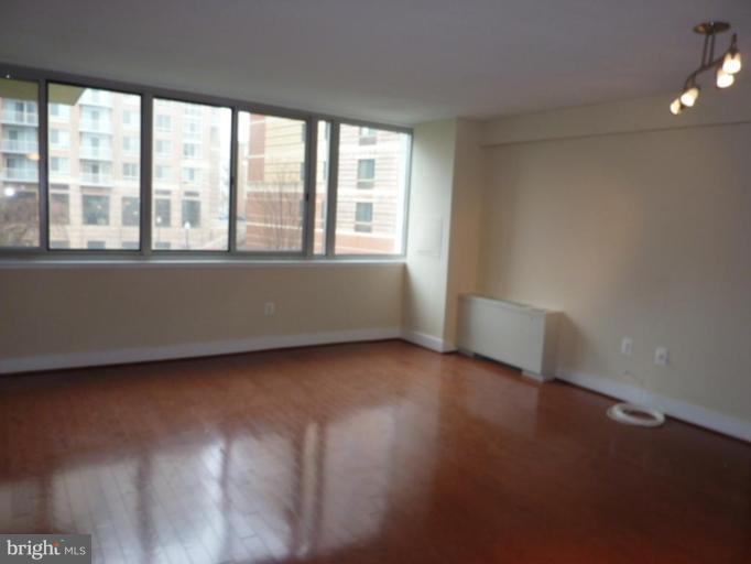 1220 Blair Mill Road, Unit 116 Silver Spring, MD 20910 - Photo 26 of 30 Living Room