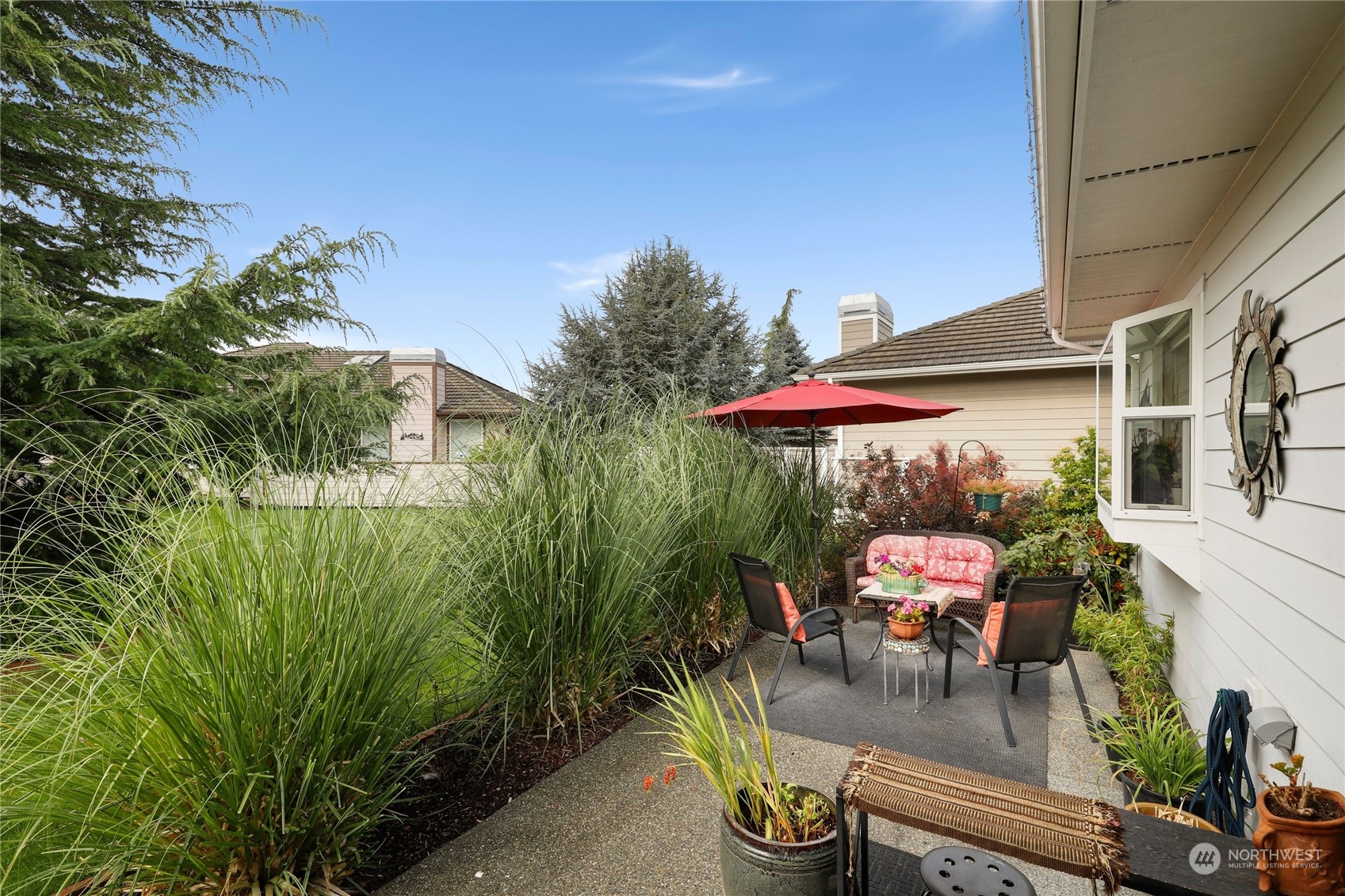 421 Blakely Boulevard Sequim, WA 98382 - Photo 31 of 35 a view of a tables and chairs in patio