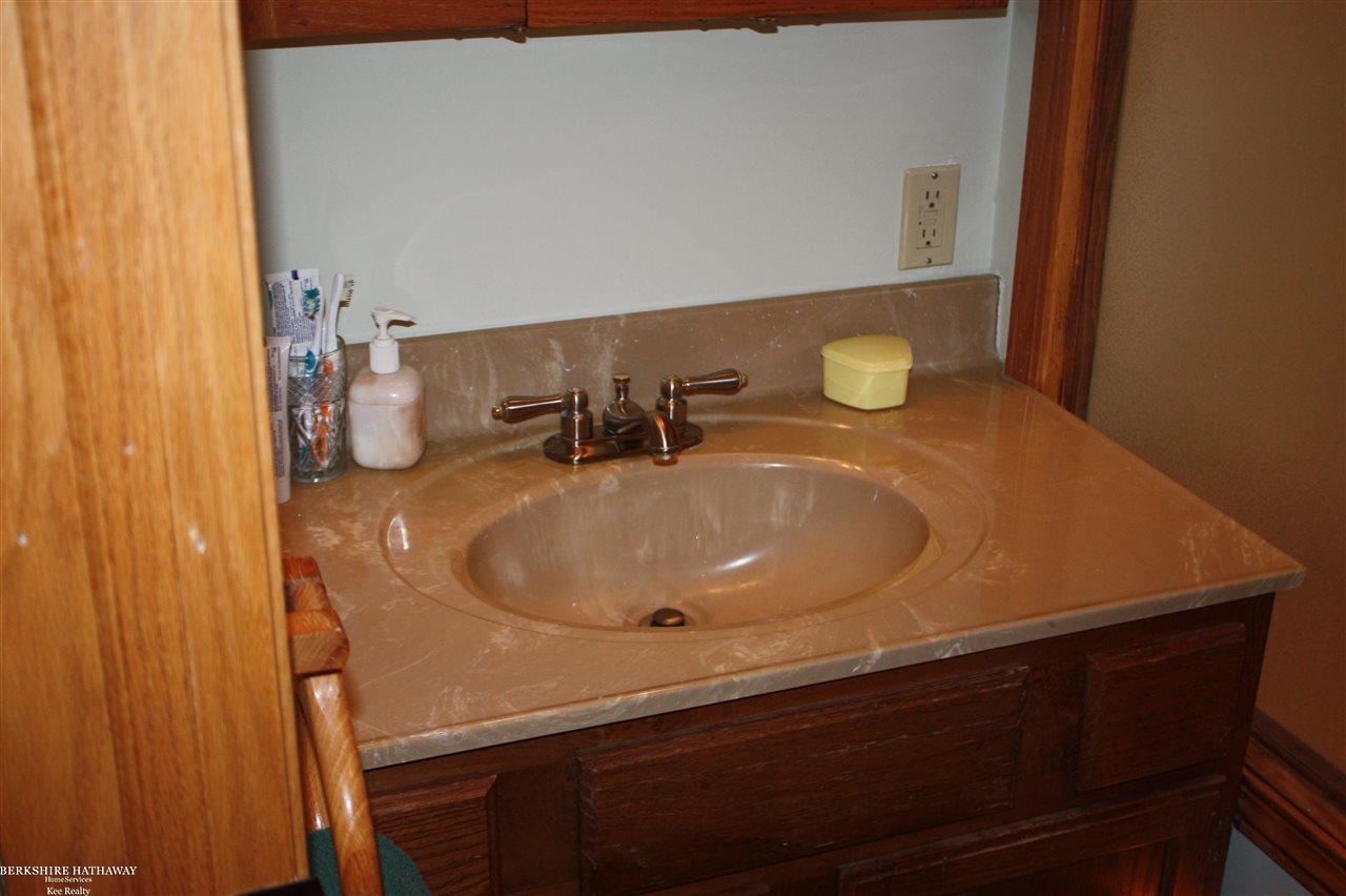 5048 Rochester Road Leonard, MI 48367 - Photo 22 of 68 31299621-21.JPG