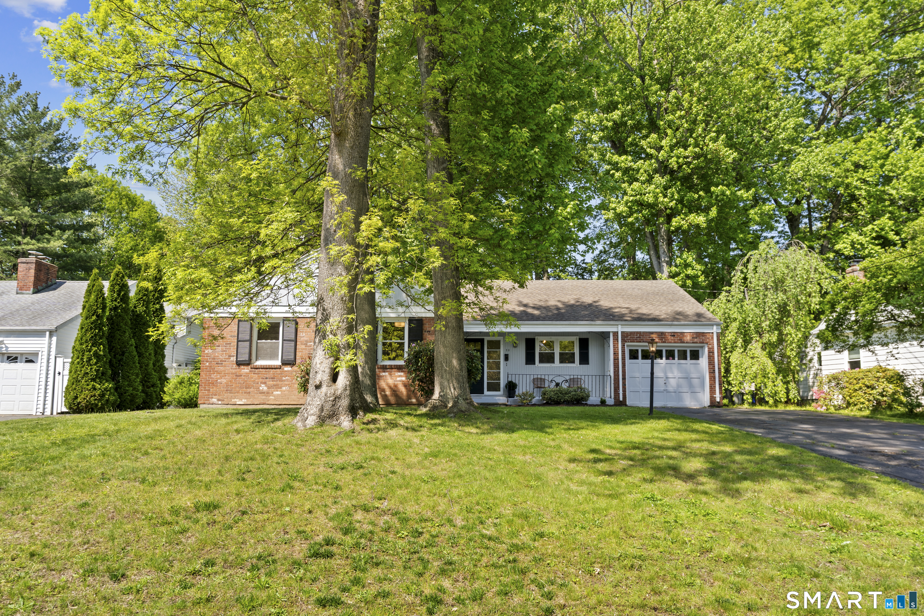 25 Miamis Road West Hartford, CT 06117 - Photo 3 of 38